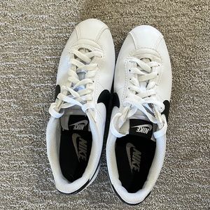 Black and white Nike Cortez W 8.5